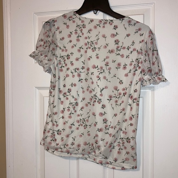No Boundaries Cute Top With Cute Tie Bow and Cute Frilly Short Sleeves Size XL - Picture 2 of 2